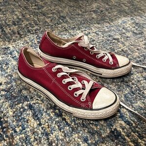 Converse Classic maroon women’s  Sneakers us7